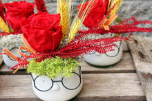 Cargar imagen en el visor de la galería, Rosa Sant Jordi- Macetero con gafas
