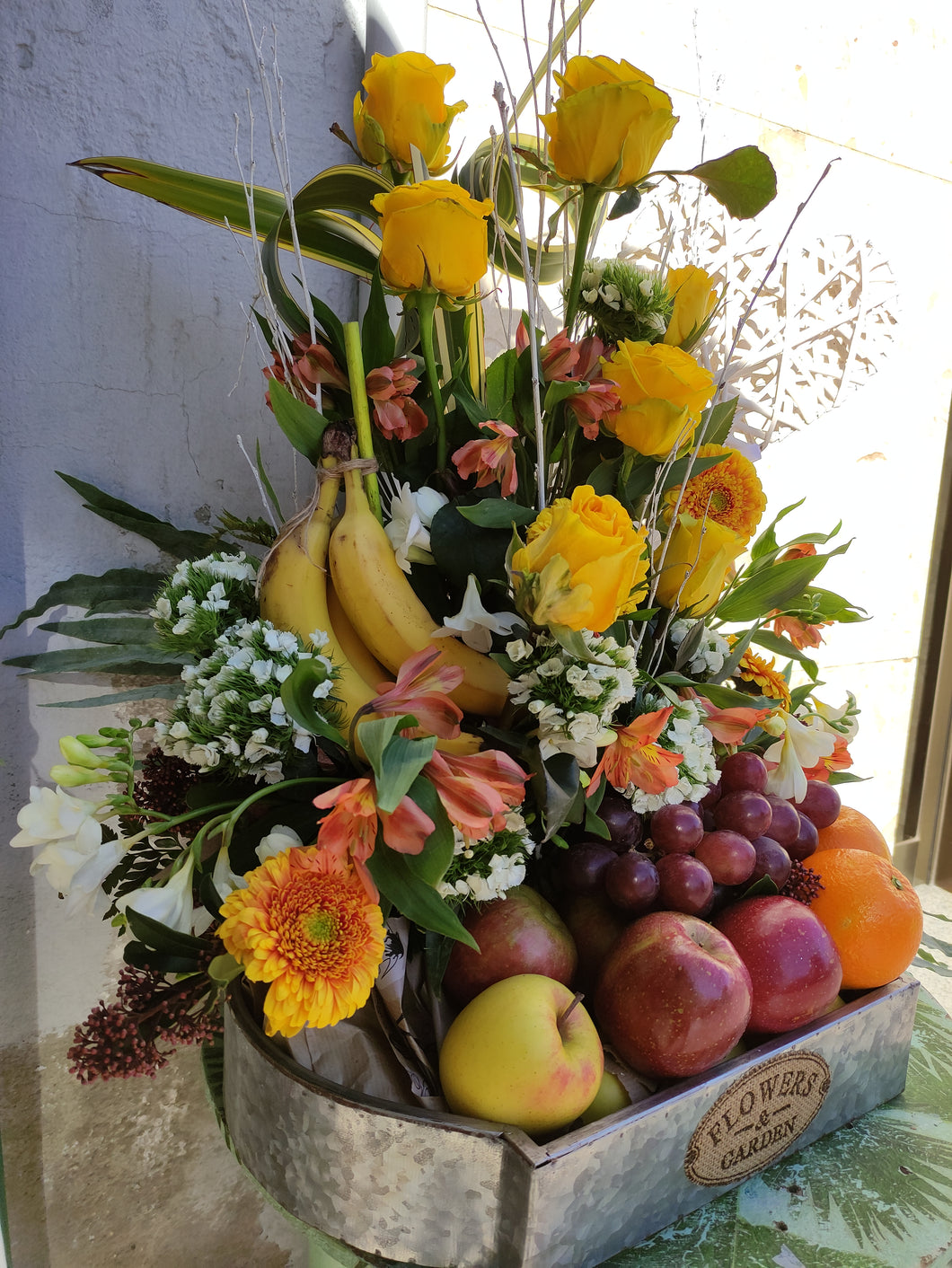 Cesta Flores y Frutas