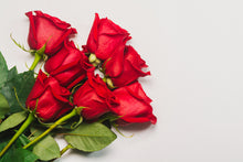 Carregar imatge al visor de la galeria, Ram de sis roses vermelles
